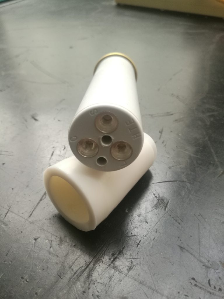 High voltage cable plug and socket connections for medical Xray equipment